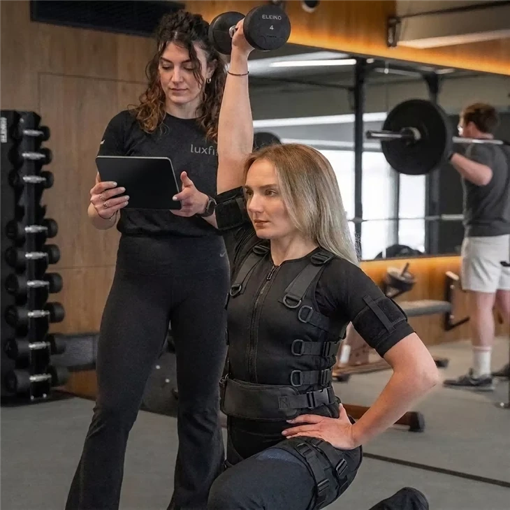 Tuta da allenamento Wireless Dry EMS con controllo tramite tablet